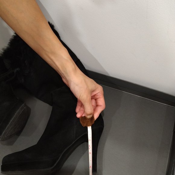 Suede and fur boots with tassel - Picture 6 of 11